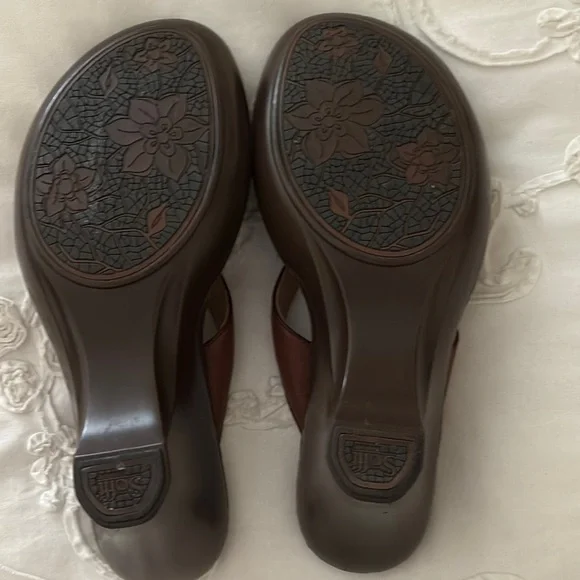 Women's Sofft Brown Sandals - Picture 2 of 6